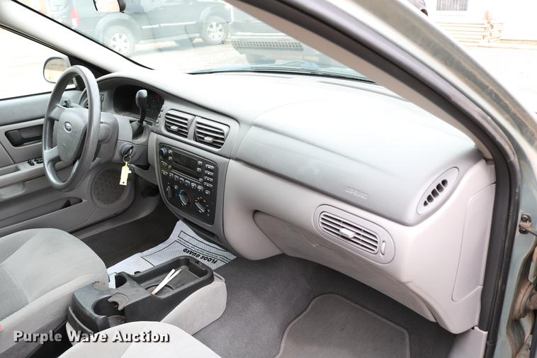 image for item DC7653 2006 Ford Taurus