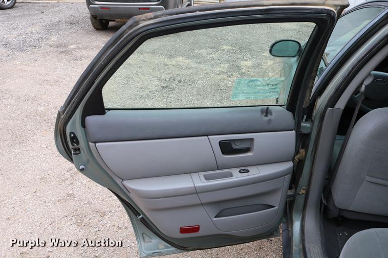 image for item DC7653 2006 Ford Taurus