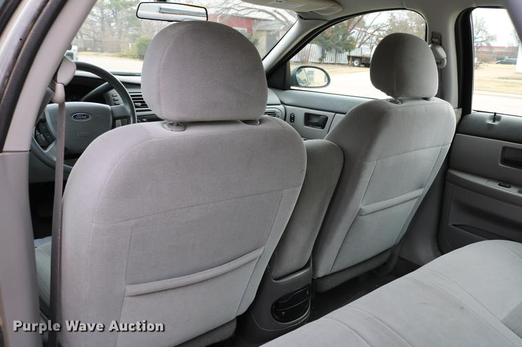 image for item DC7653 2006 Ford Taurus