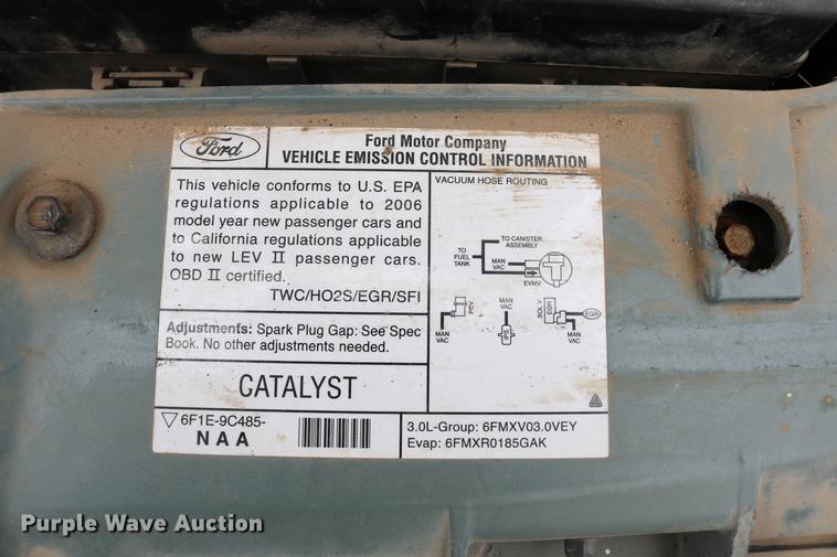 image for item DC7653 2006 Ford Taurus