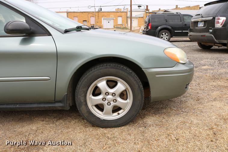 image for item DC7653 2006 Ford Taurus