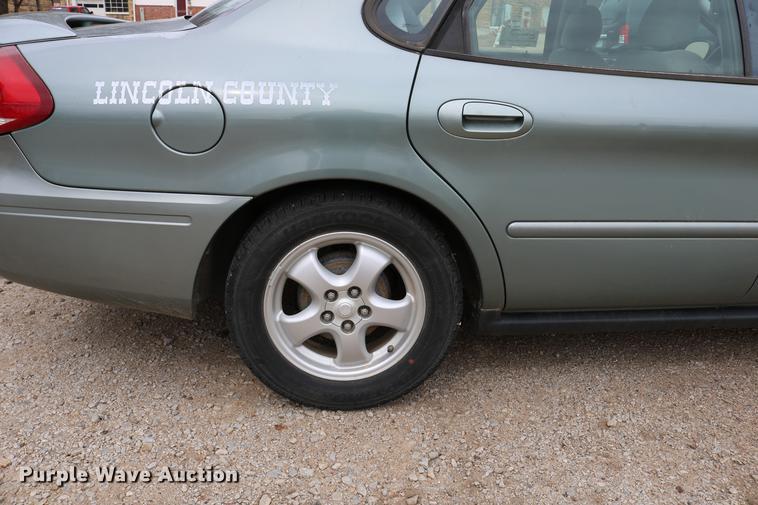 image for item DC7653 2006 Ford Taurus