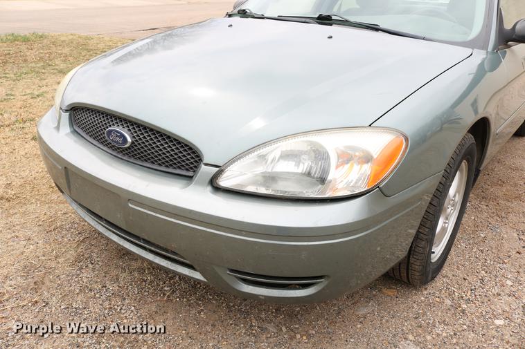 image for item DC7653 2006 Ford Taurus
