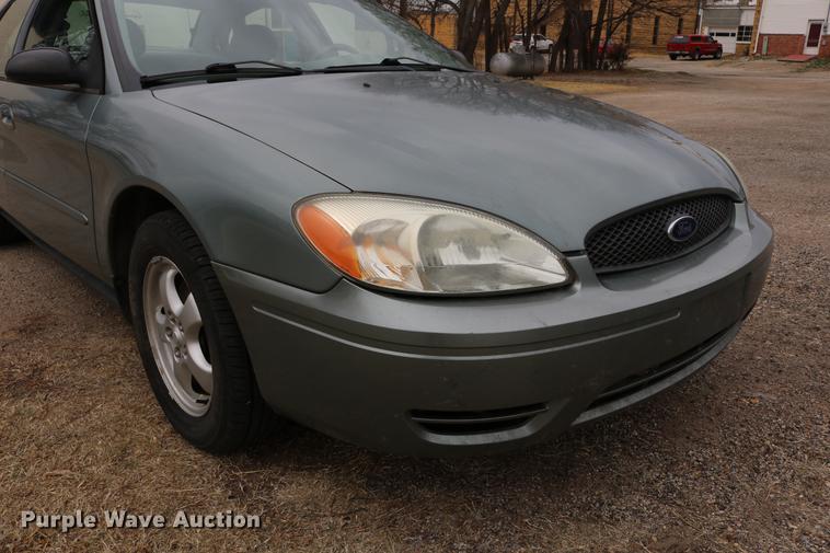 image for item DC7653 2006 Ford Taurus