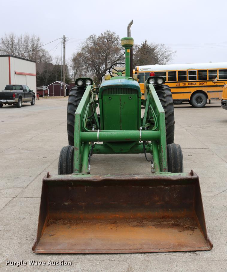 image for item DC7658 John Deere 2520 tractor