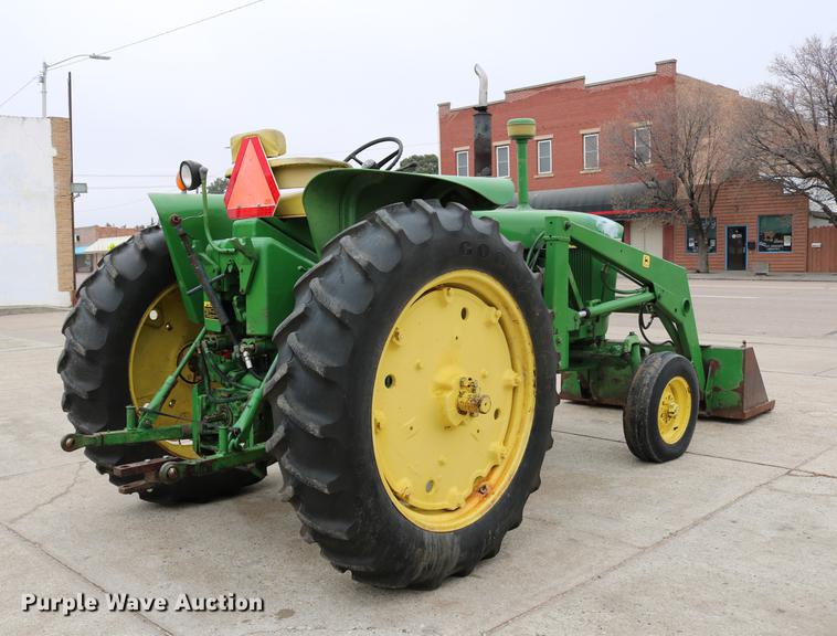 image for item DC7658 John Deere 2520 tractor