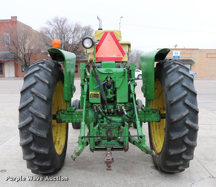 image for item DC7658 John Deere 2520 tractor