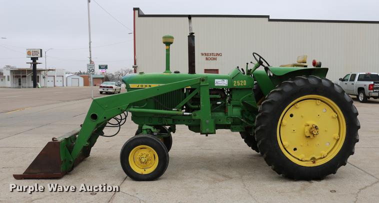 image for item DC7658 John Deere 2520 tractor