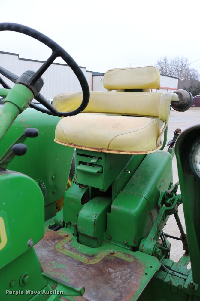image for item DC7658 John Deere 2520 tractor