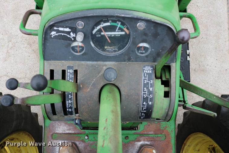 image for item DC7658 John Deere 2520 tractor