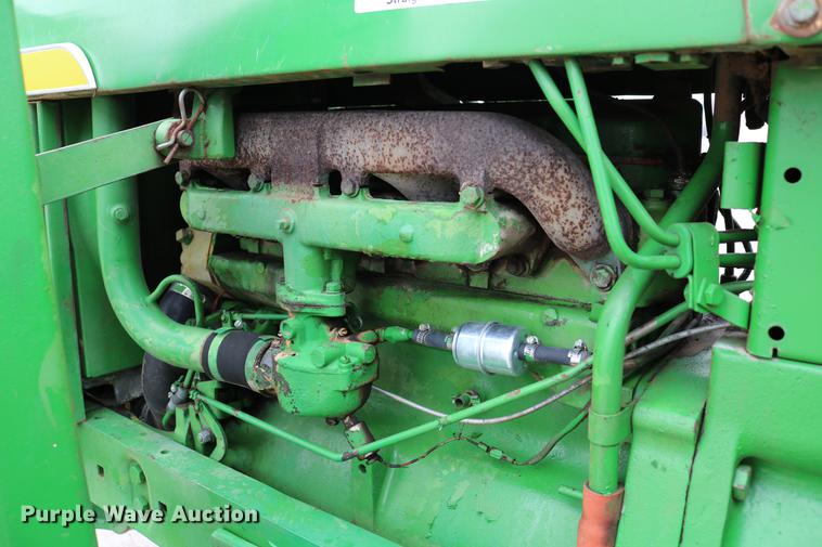 image for item DC7658 John Deere 2520 tractor