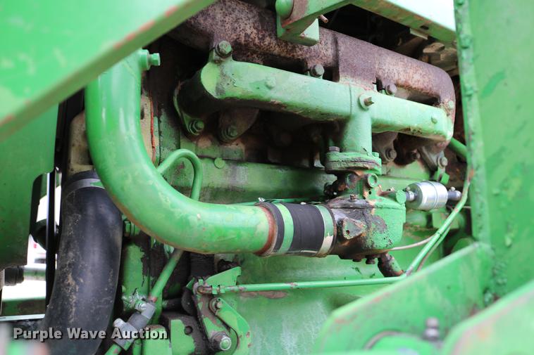 image for item DC7658 John Deere 2520 tractor