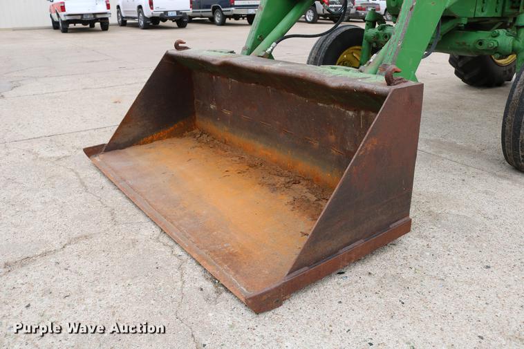 image for item DC7658 John Deere 2520 tractor