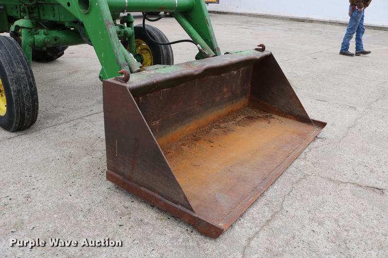 image for item DC7658 John Deere 2520 tractor