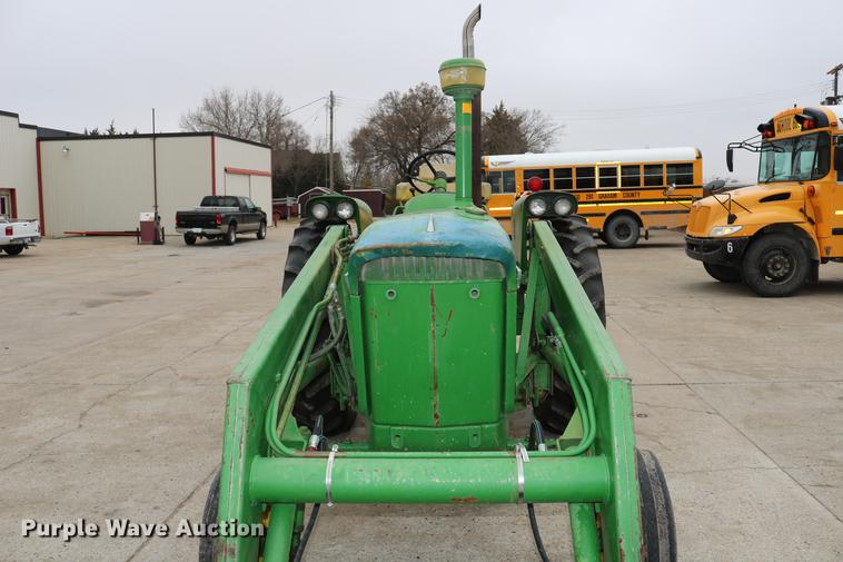 image for item DC7658 John Deere 2520 tractor