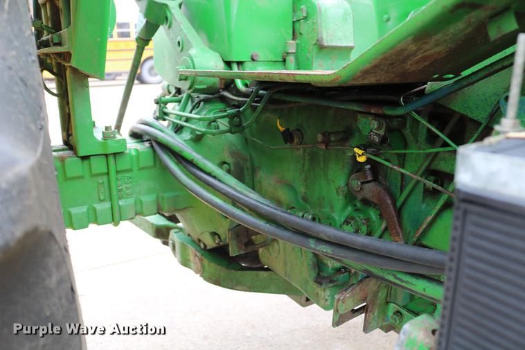 image for item DC7658 John Deere 2520 tractor