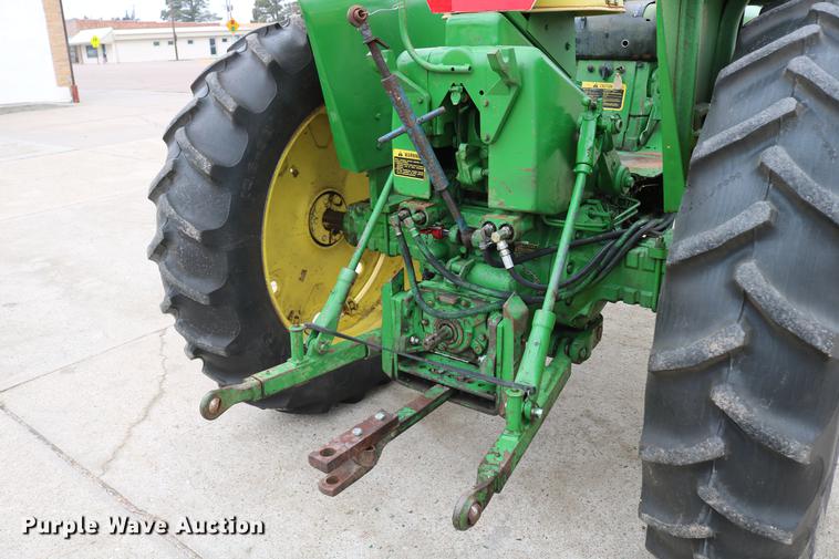 image for item DC7658 John Deere 2520 tractor