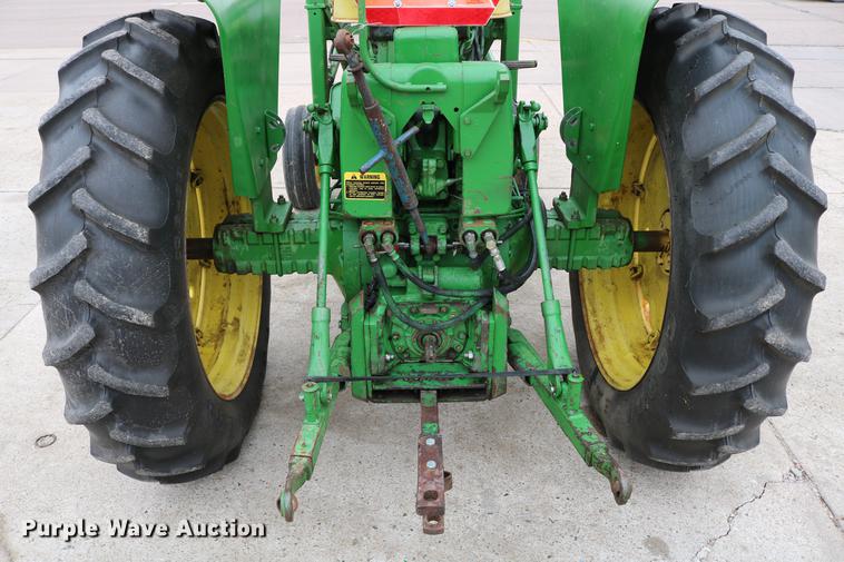 image for item DC7658 John Deere 2520 tractor