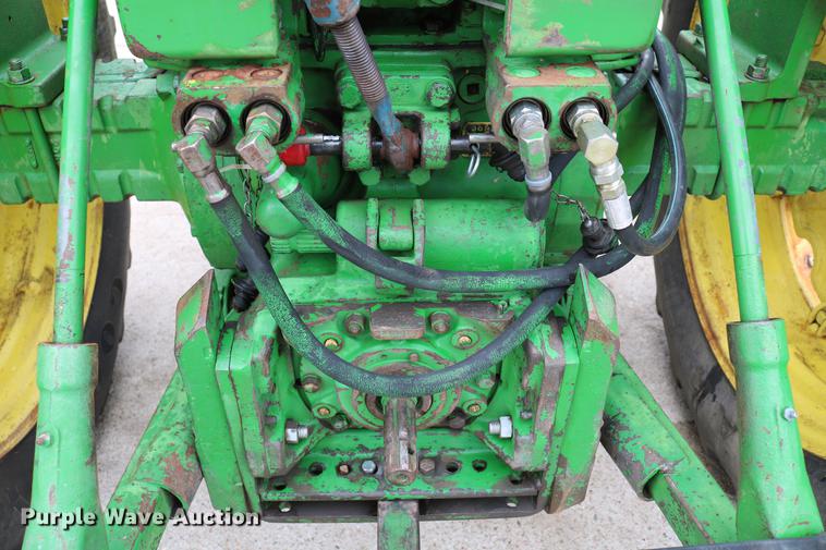 image for item DC7658 John Deere 2520 tractor