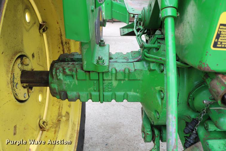 image for item DC7658 John Deere 2520 tractor