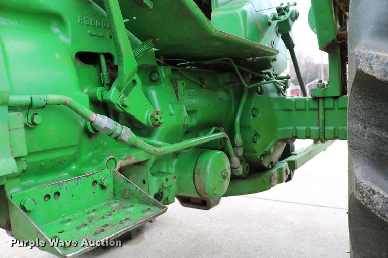 image for item DC7658 John Deere 2520 tractor