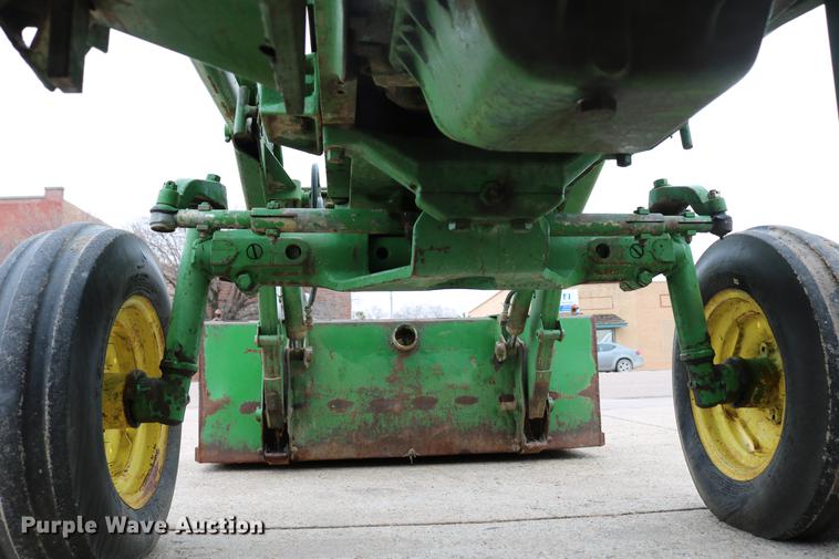 image for item DC7658 John Deere 2520 tractor