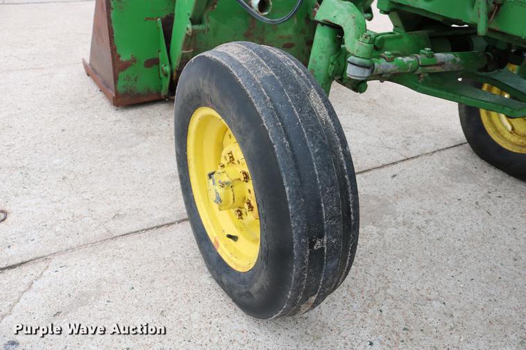 image for item DC7658 John Deere 2520 tractor