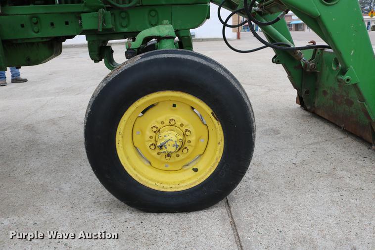 image for item DC7658 John Deere 2520 tractor