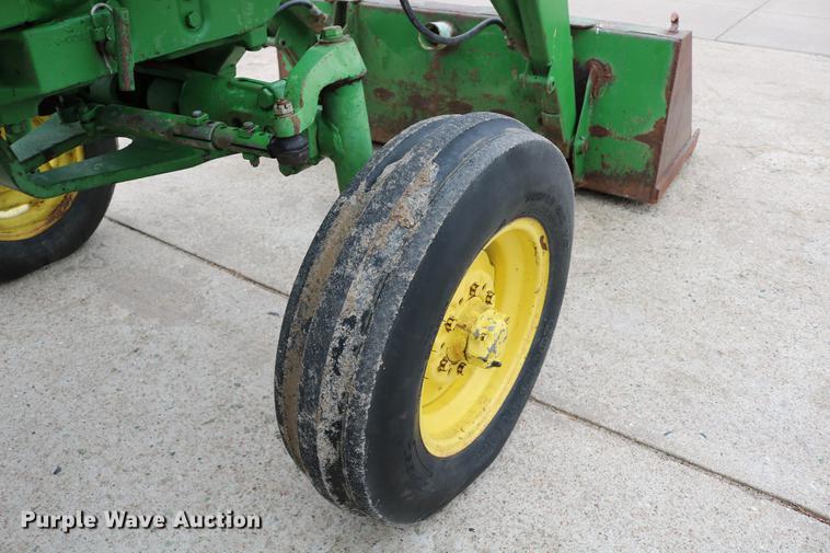 image for item DC7658 John Deere 2520 tractor