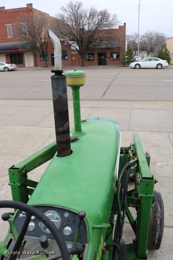 image for item DC7658 John Deere 2520 tractor