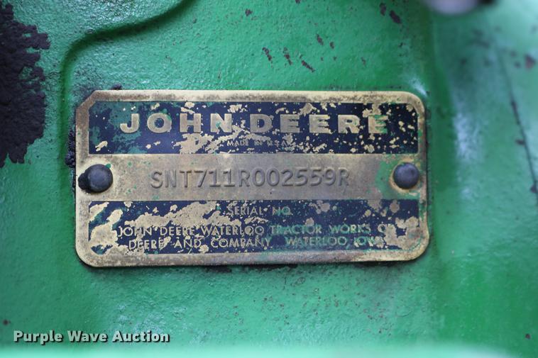 image for item DC7658 John Deere 2520 tractor