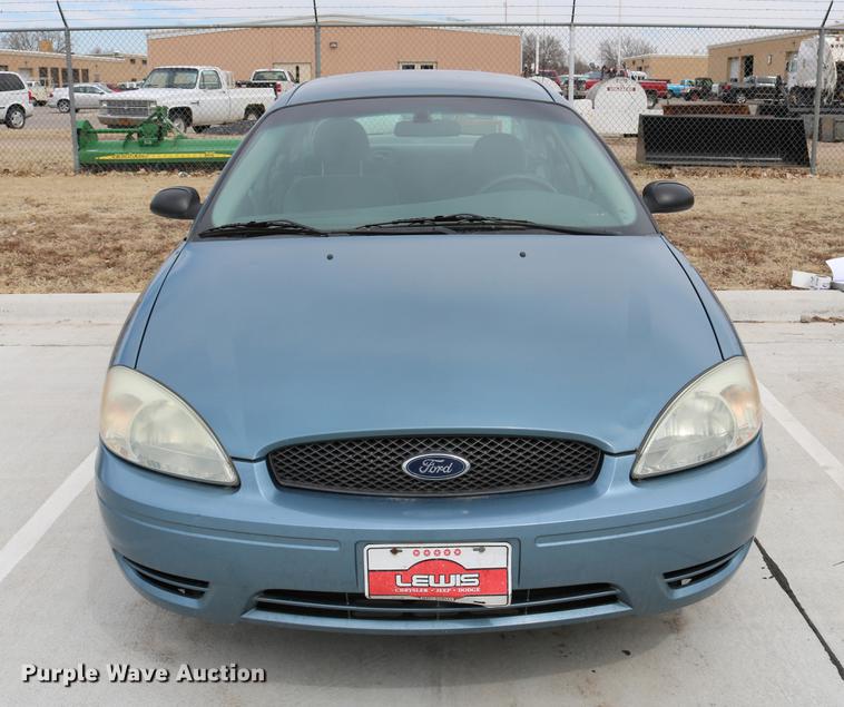 image for item DC7660 2005 Ford Taurus