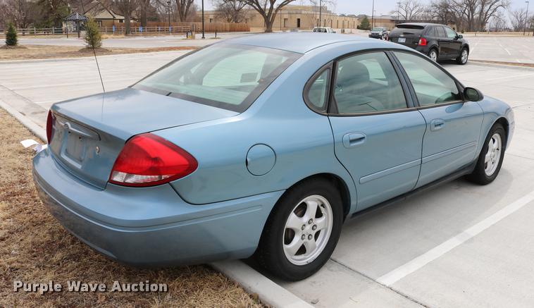 image for item DC7660 2005 Ford Taurus