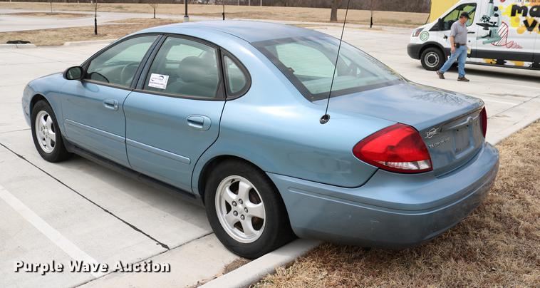 image for item DC7660 2005 Ford Taurus