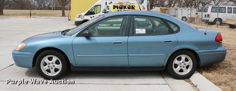 image for item DC7660 2005 Ford Taurus