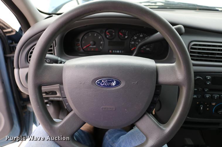 image for item DC7660 2005 Ford Taurus