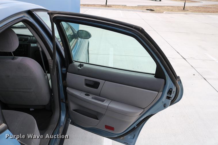 image for item DC7660 2005 Ford Taurus