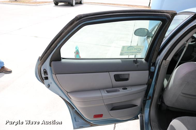 image for item DC7660 2005 Ford Taurus