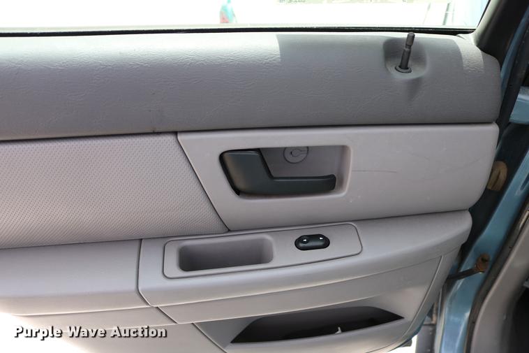 image for item DC7660 2005 Ford Taurus