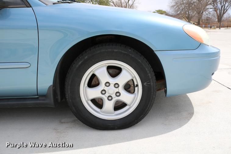 image for item DC7660 2005 Ford Taurus