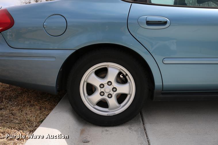image for item DC7660 2005 Ford Taurus