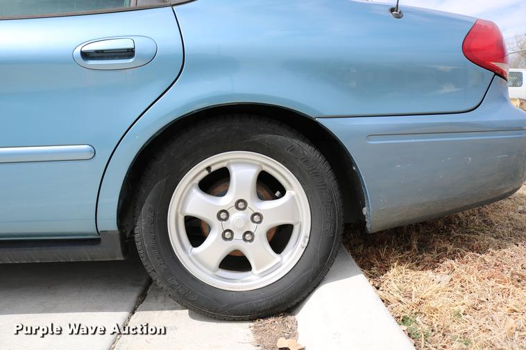 image for item DC7660 2005 Ford Taurus