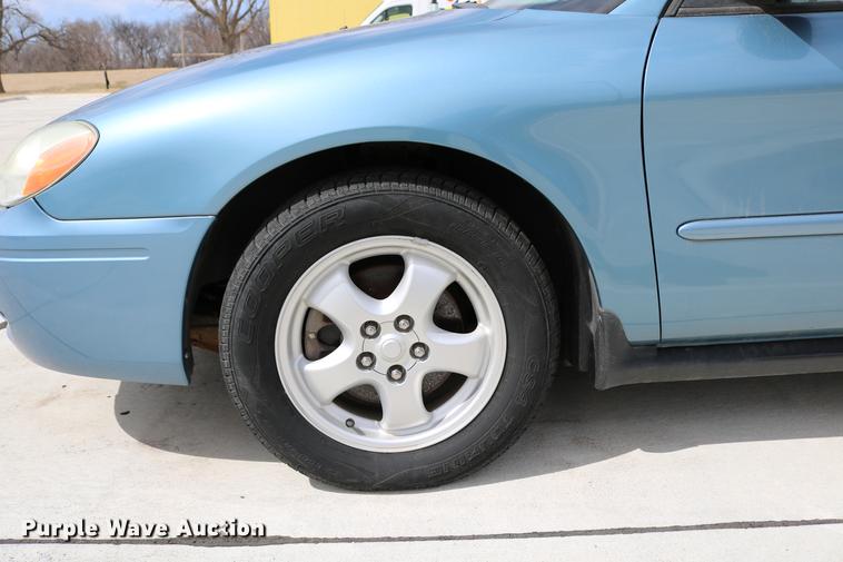 image for item DC7660 2005 Ford Taurus
