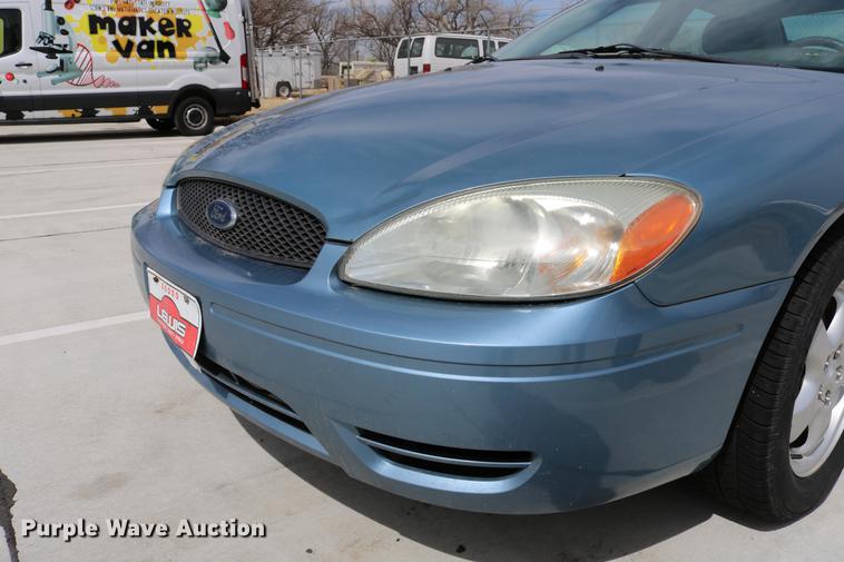 image for item DC7660 2005 Ford Taurus