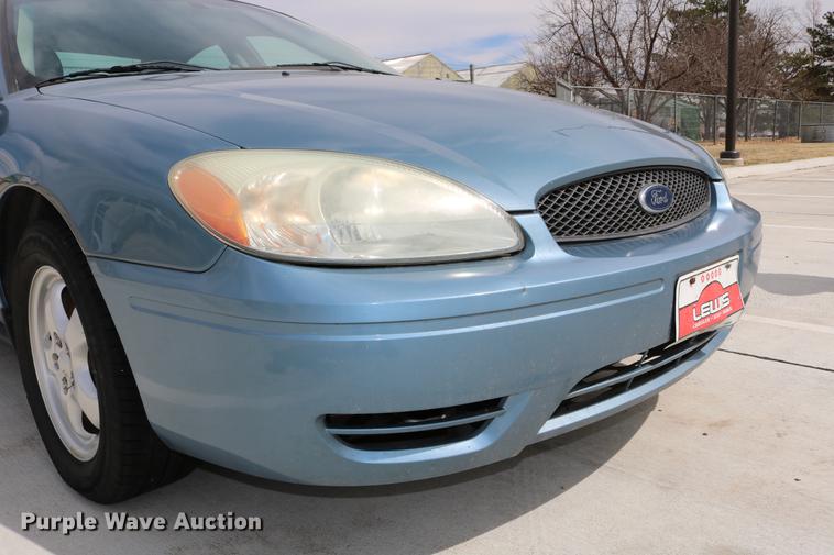 image for item DC7660 2005 Ford Taurus
