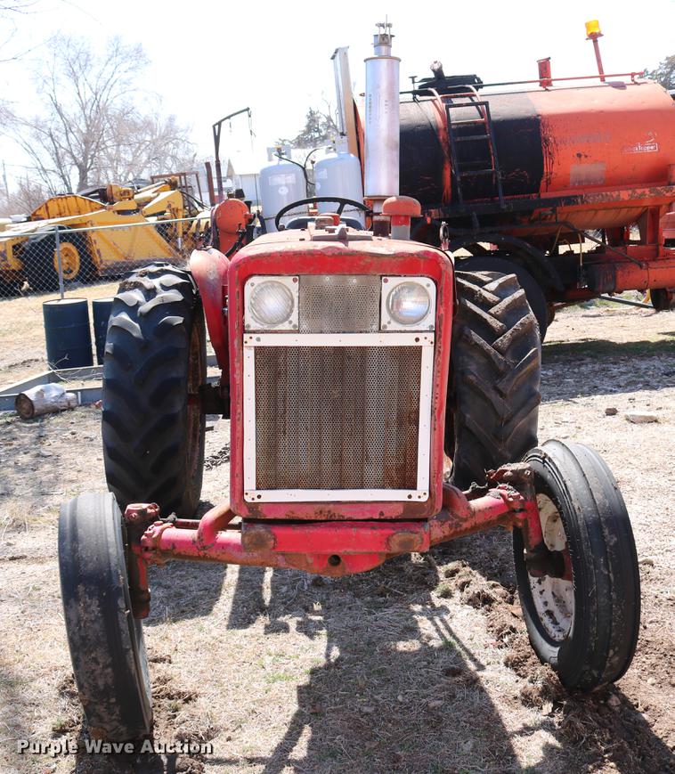 image for item DC7665 International 404 tractor