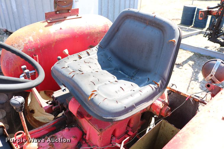 image for item DC7665 International 404 tractor