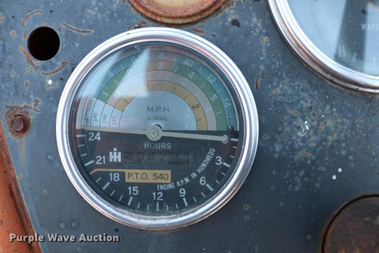 image for item DC7665 International 404 tractor