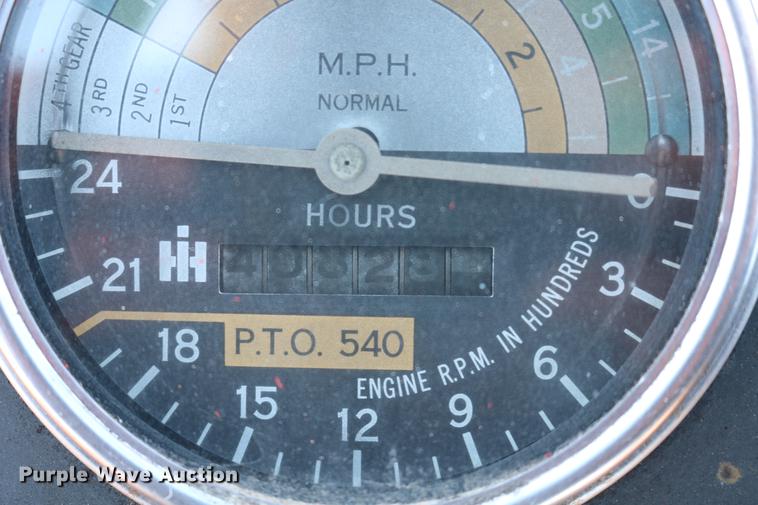 image for item DC7665 International 404 tractor