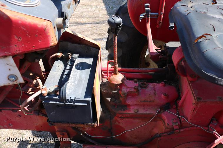 image for item DC7665 International 404 tractor